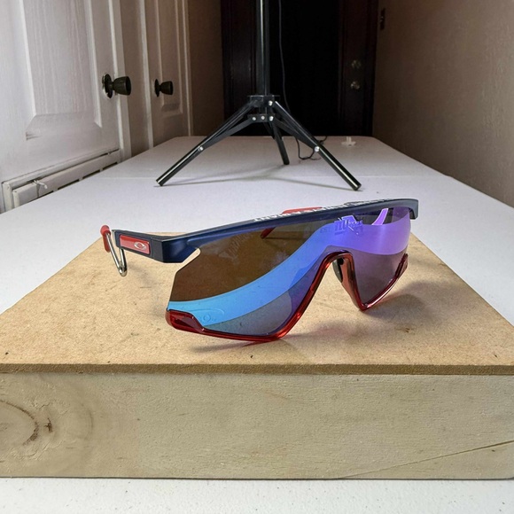 OAKLEY New York Giants 100 Season Sunglasses - Picture 1 of 16